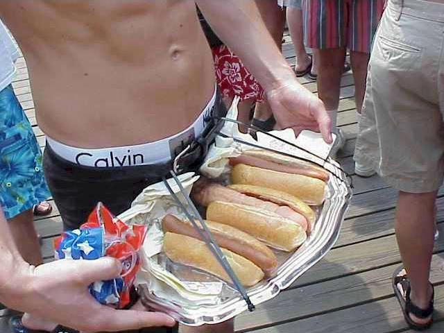 nevertrustahotdogsalesm_1.jpg