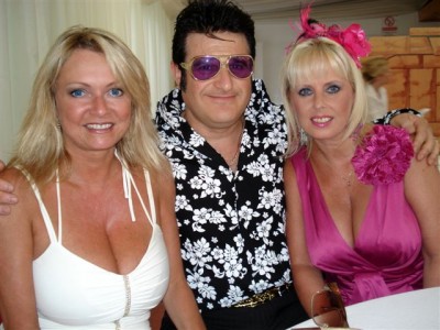 Shmelvis with uber page 3 girls Debee Ashby and Jenny Blyth.JPG