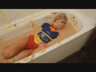 SUPERGIRL SPLOSHING (12).jpg