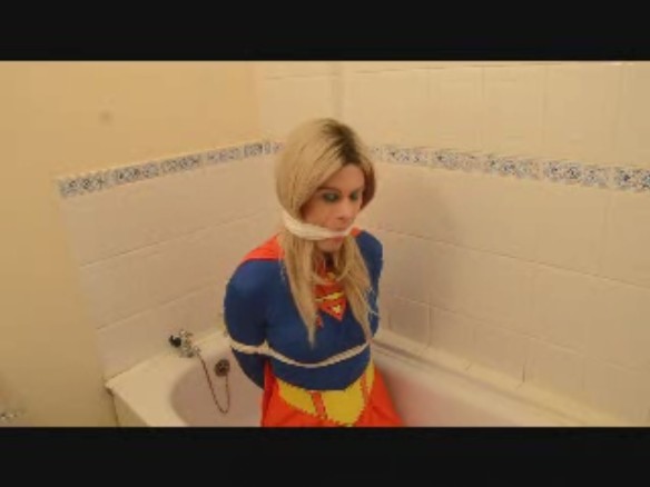 SUPERGIRL SPLOSHING (2).jpg