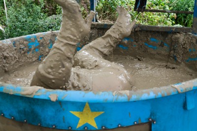 060-Oops, wobbly.jpg