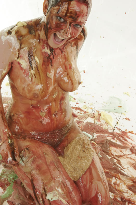 clare_nelsa_messy_bra_764.jpg