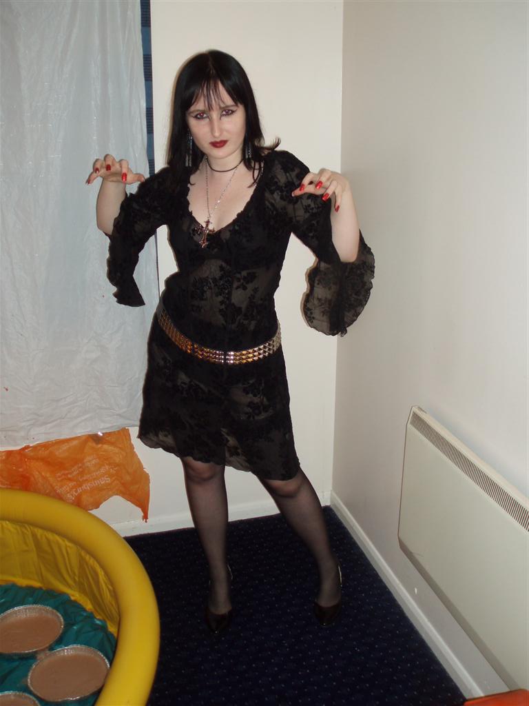 Messy Vampkin Goth 001.jpg