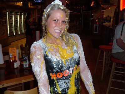 hooters.jpg